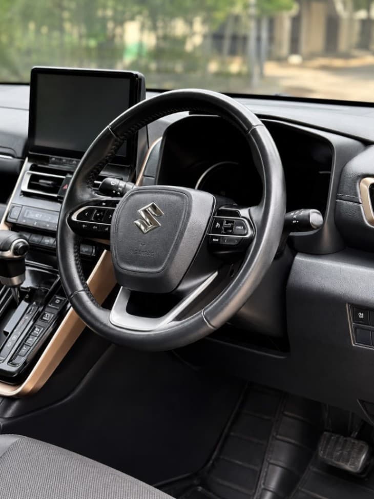 INTERIOR image for INVICTO STRONG HYBRID ALPHA+7S | Hooter