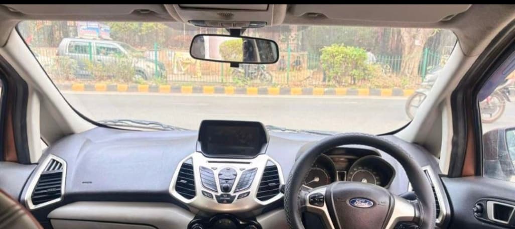 INTERIOR image for FORD ECOSPORT 1.5 DIESEL TITAN | Hooter