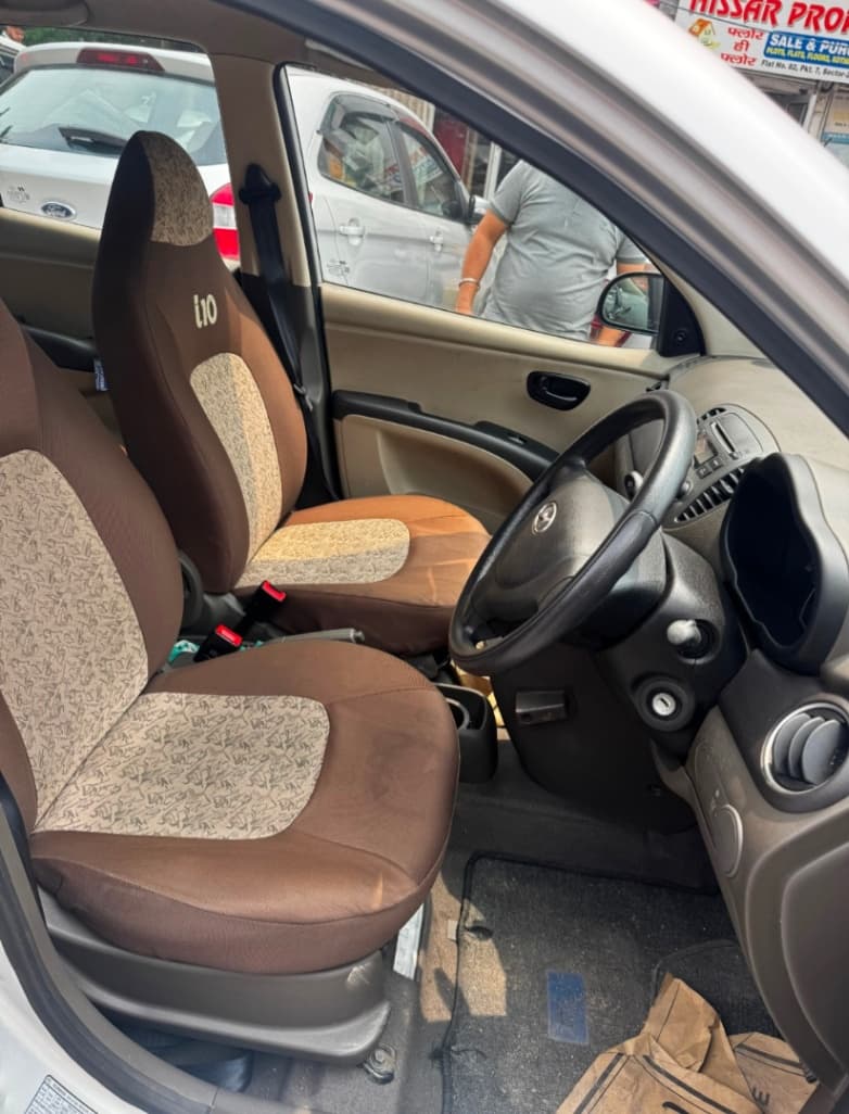 INTERIOR image for i10 Era Met BS-1V | Hooter