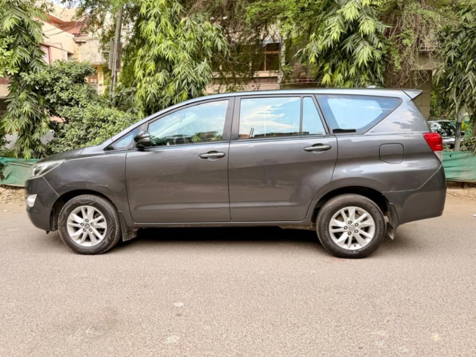 INTERIOR image for INNOVA CRYSTA 2.8 G | Hooter