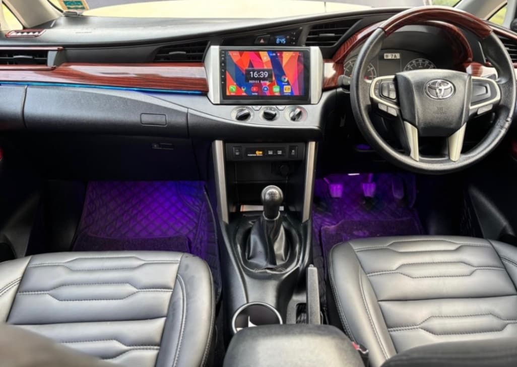INTERIOR image for INNOVA CRYSTA 2.7 G | Hooter