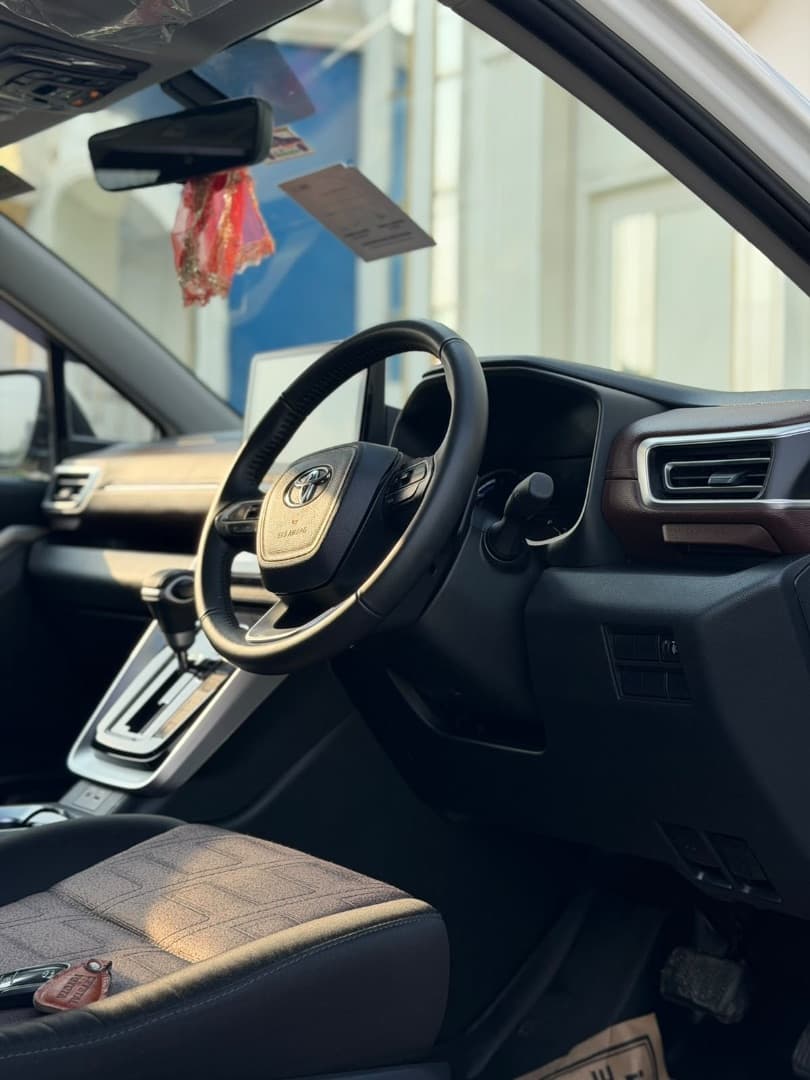 INTERIOR image for Innova Hycross | Hooter