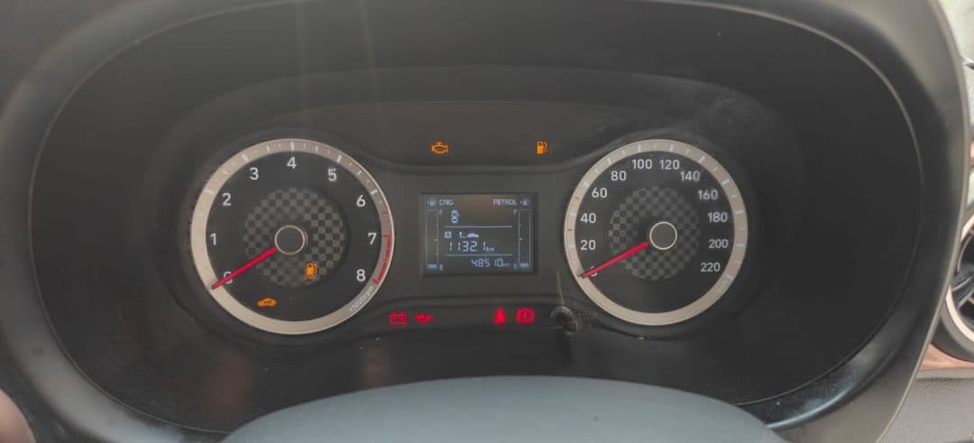 INTERIOR image for AURA 1.2MT CNG S | Hooter