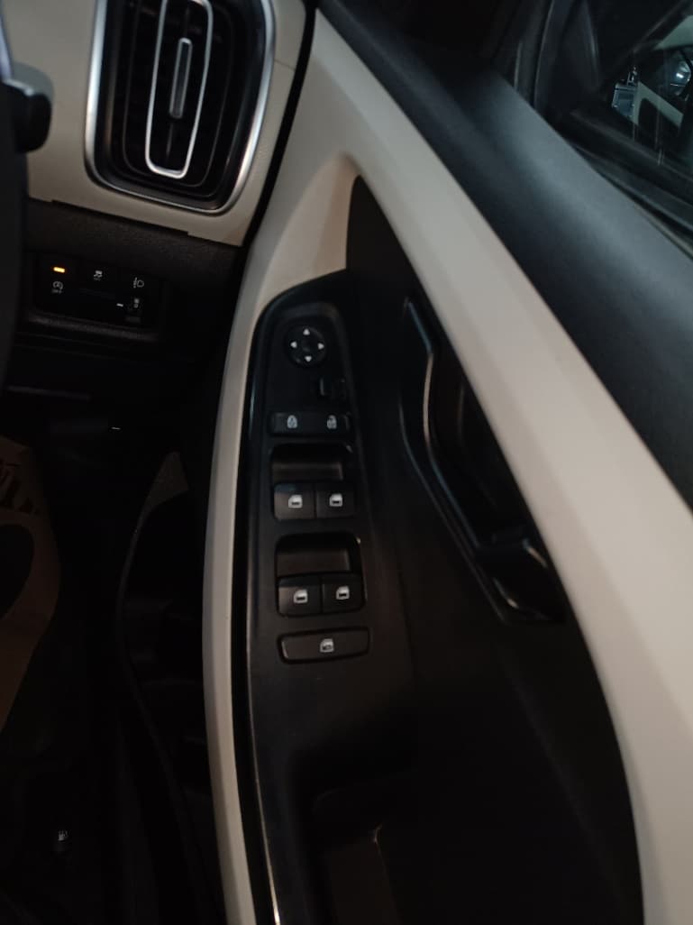 INTERIOR image for CRETA 1.5 MPI MT EX | Hooter