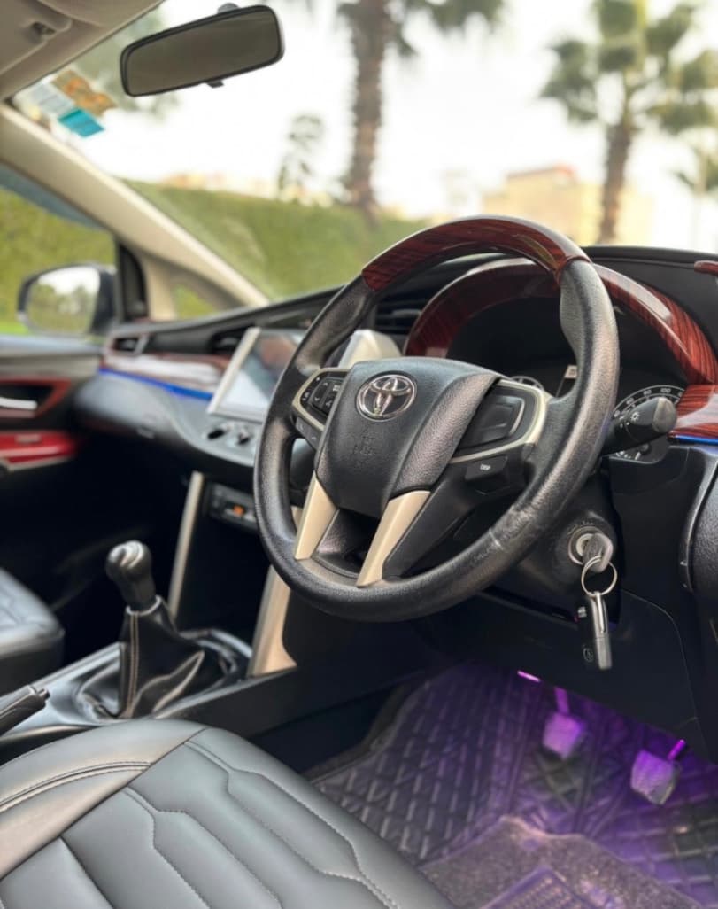 INTERIOR image for INNOVA CRYSTA 2.7 G | Hooter