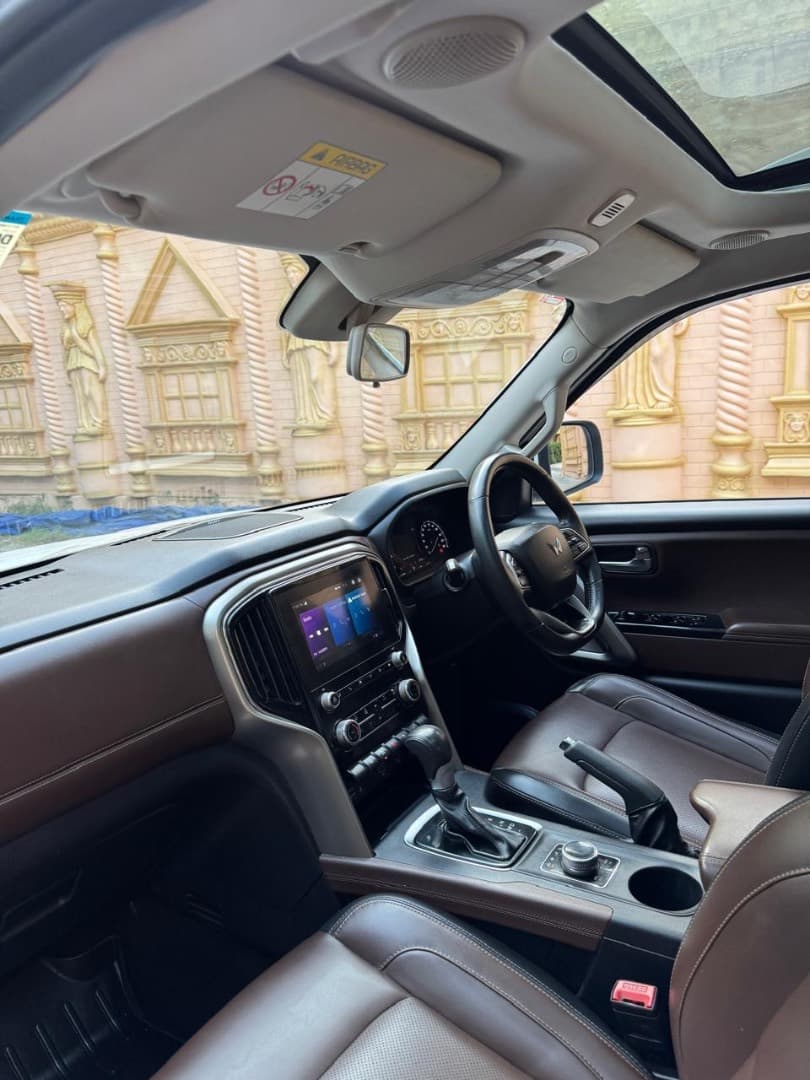 INTERIOR image for SCORPIO-N D AT 4WD Z8L 7S | Hooter