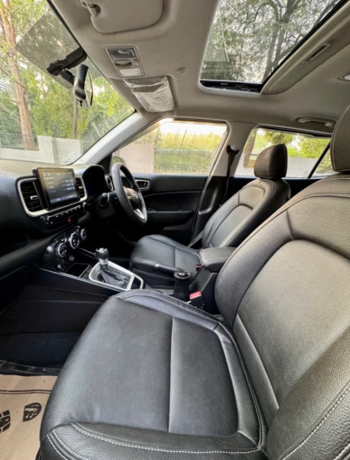 INTERIOR image for VENUE 1.0 TURBO GDI DCT SX+ | Hooter