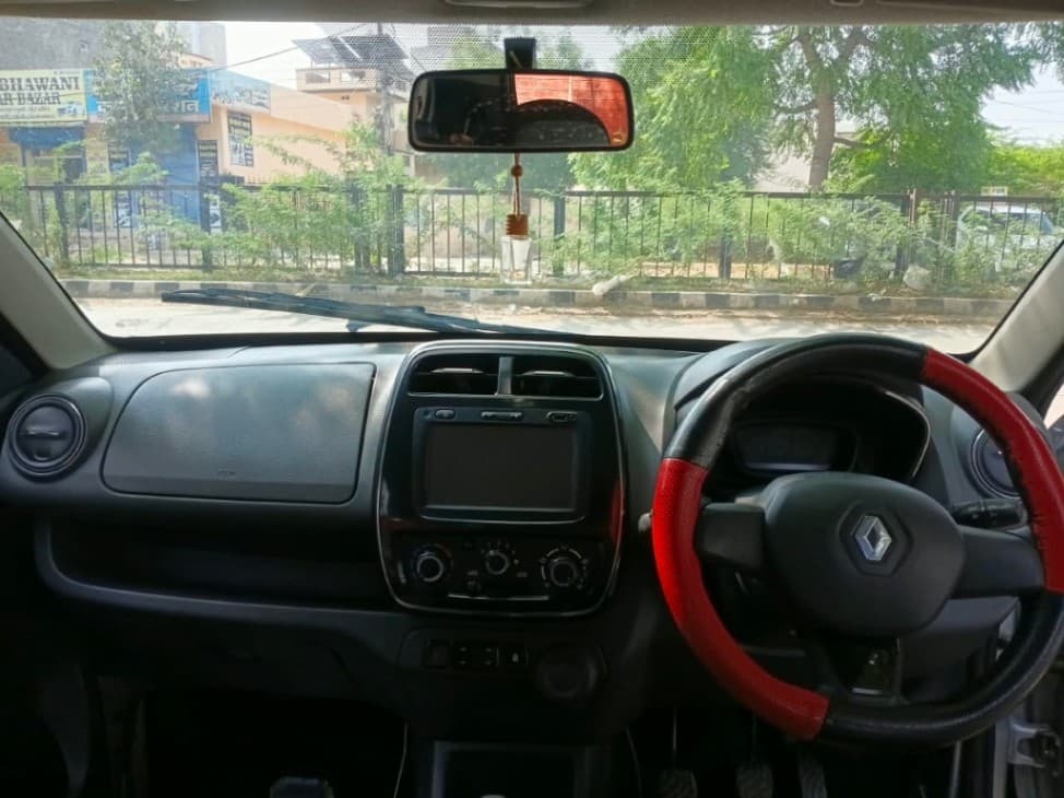 INTERIOR image for KWID RXT OPTION | Hooter