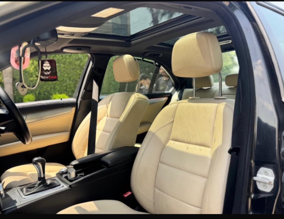 Mercedes-Benz undefined