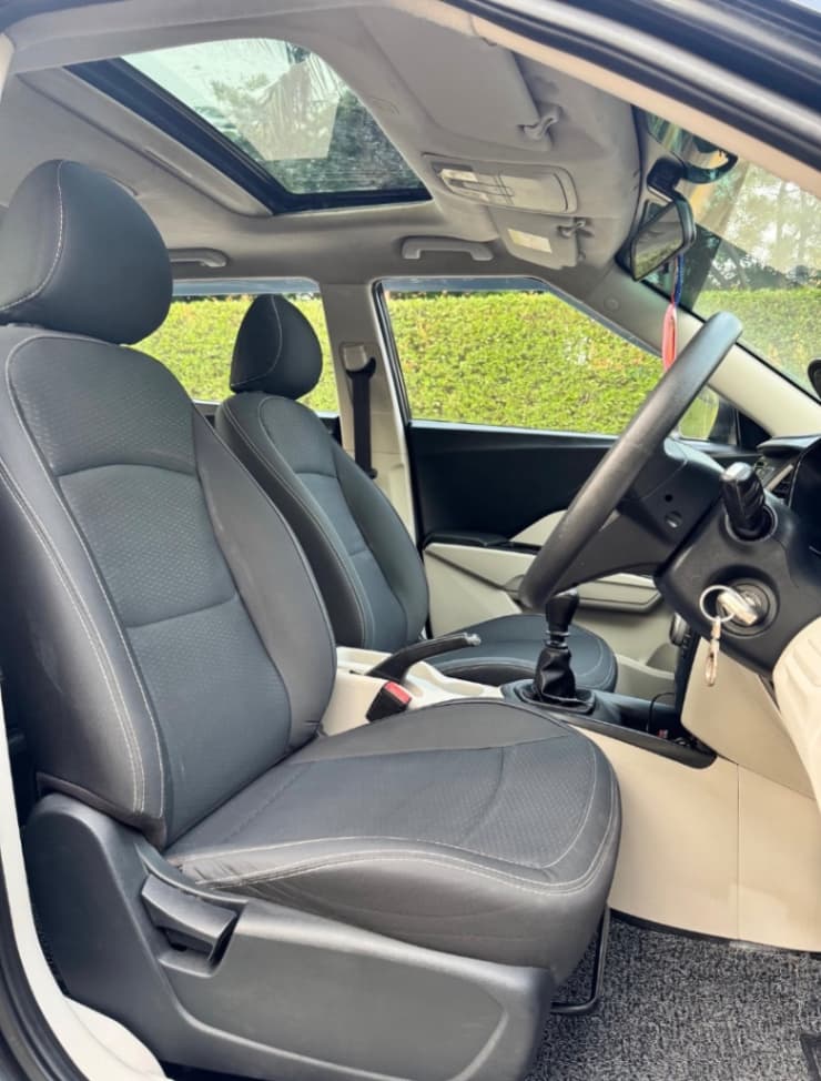 INTERIOR image for MAHINDRA XUV3OO W6 PM BS6 MT | Hooter