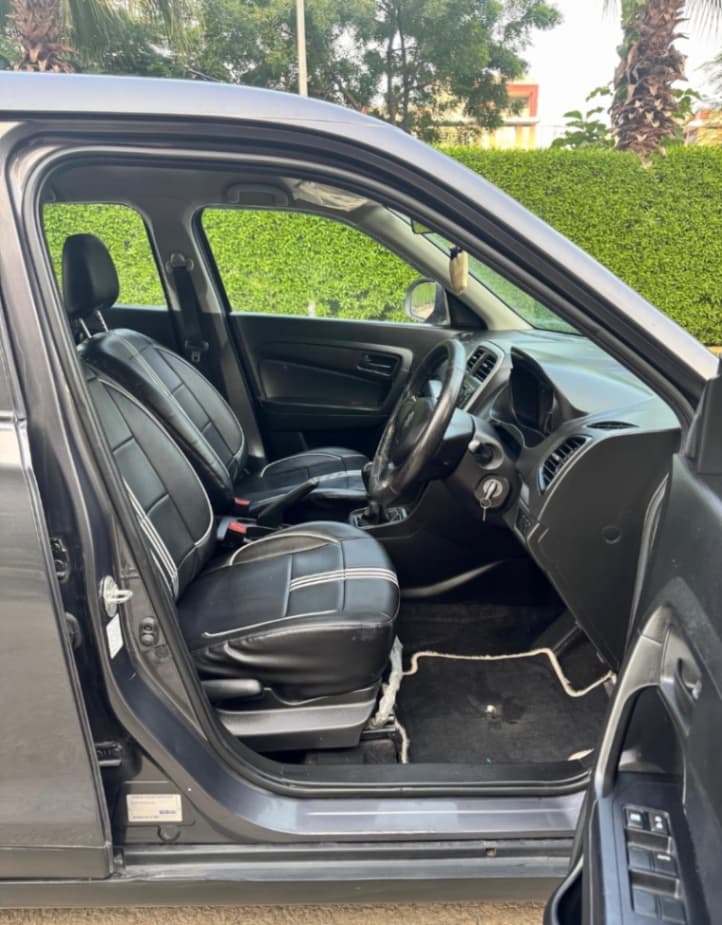 INTERIOR image for V. BREZZA LXI | Hooter
