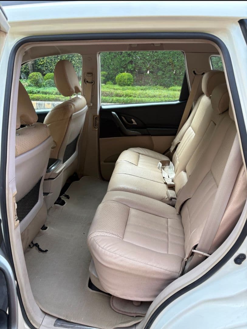 INTERIOR image for XUV 500 R 1.99 FWD W6 | Hooter