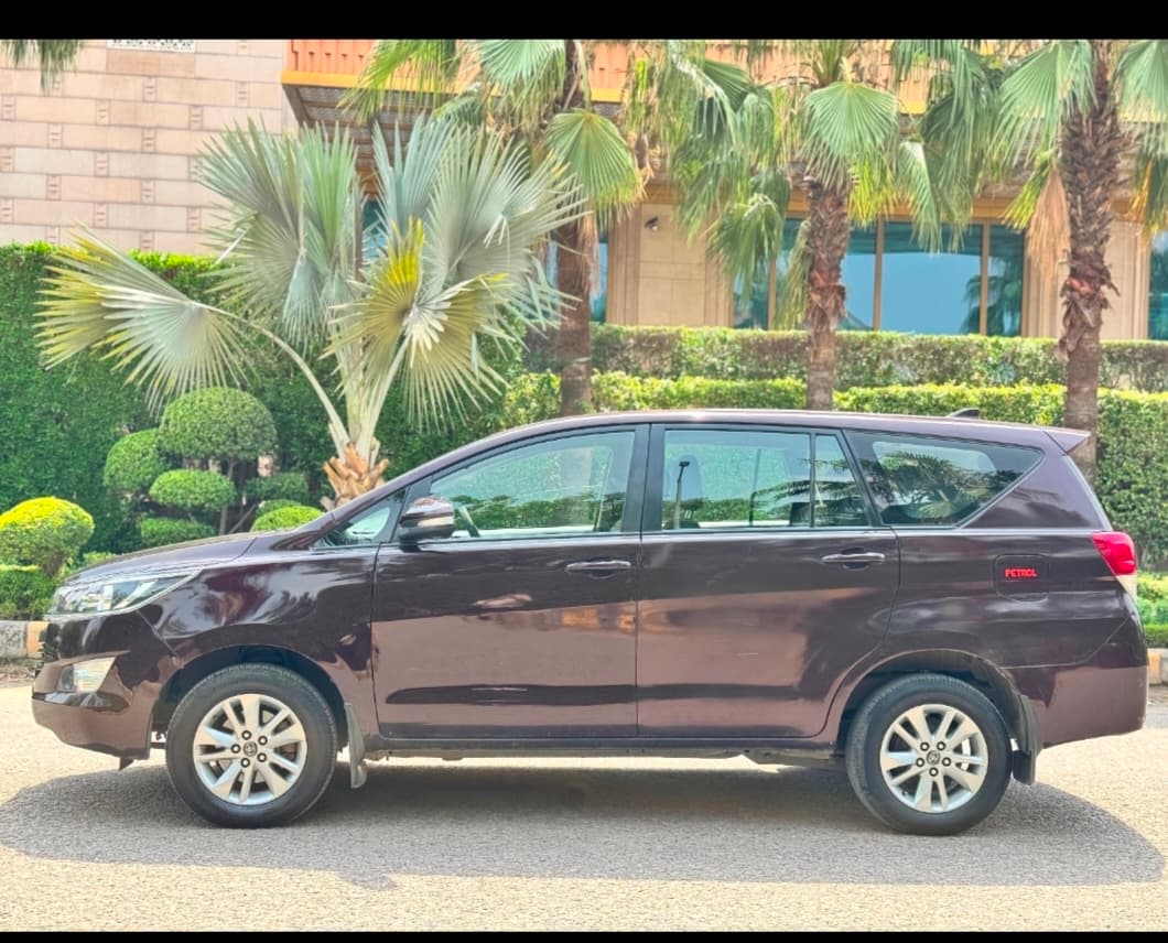 INTERIOR image for INNOVA CRYSTA 2.7 G | Hooter