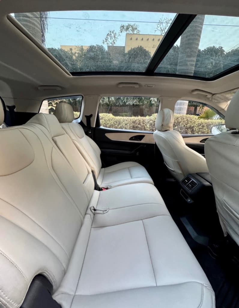 Mahindra Old Generation XUV700