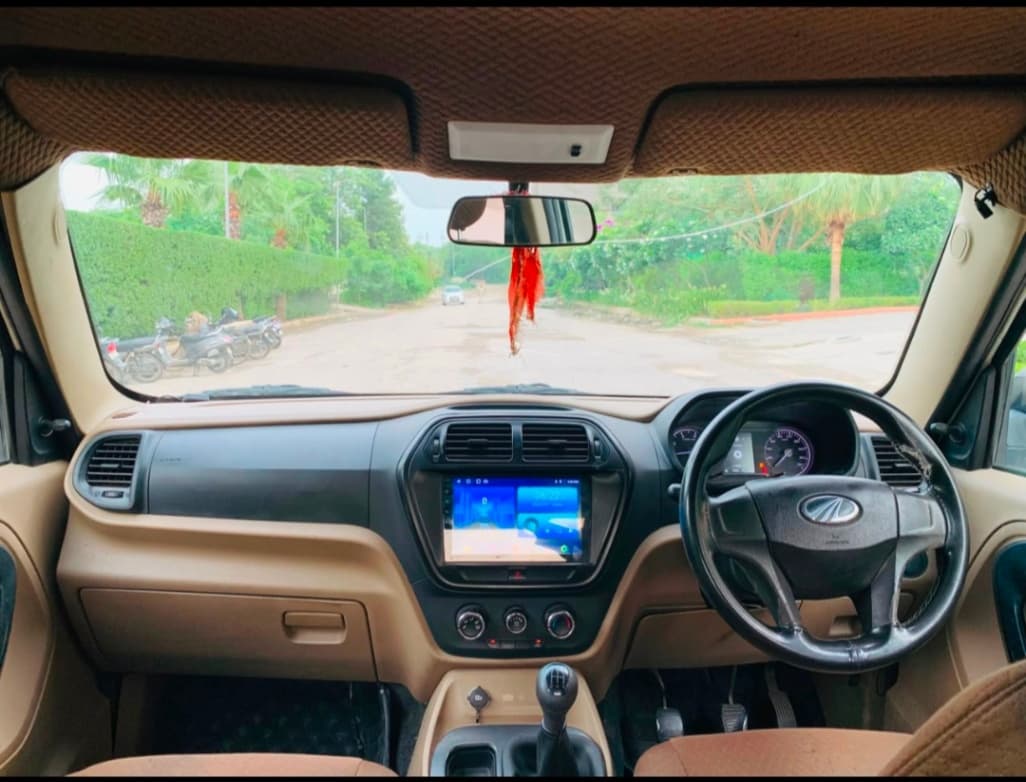 INTERIOR image for MAHINDRA BOLERO NEO N4 | Hooter