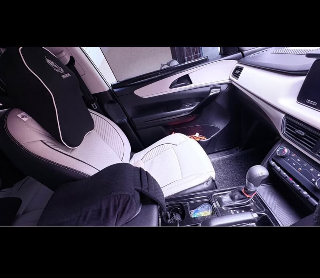 INTERIOR image for Old Generation XUV700 | Hooter