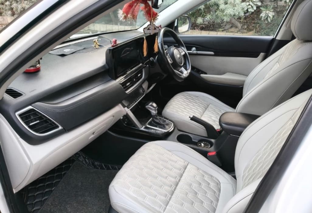INTERIOR image for SELTOS D1.5 6AT HTX PLUS | Hooter