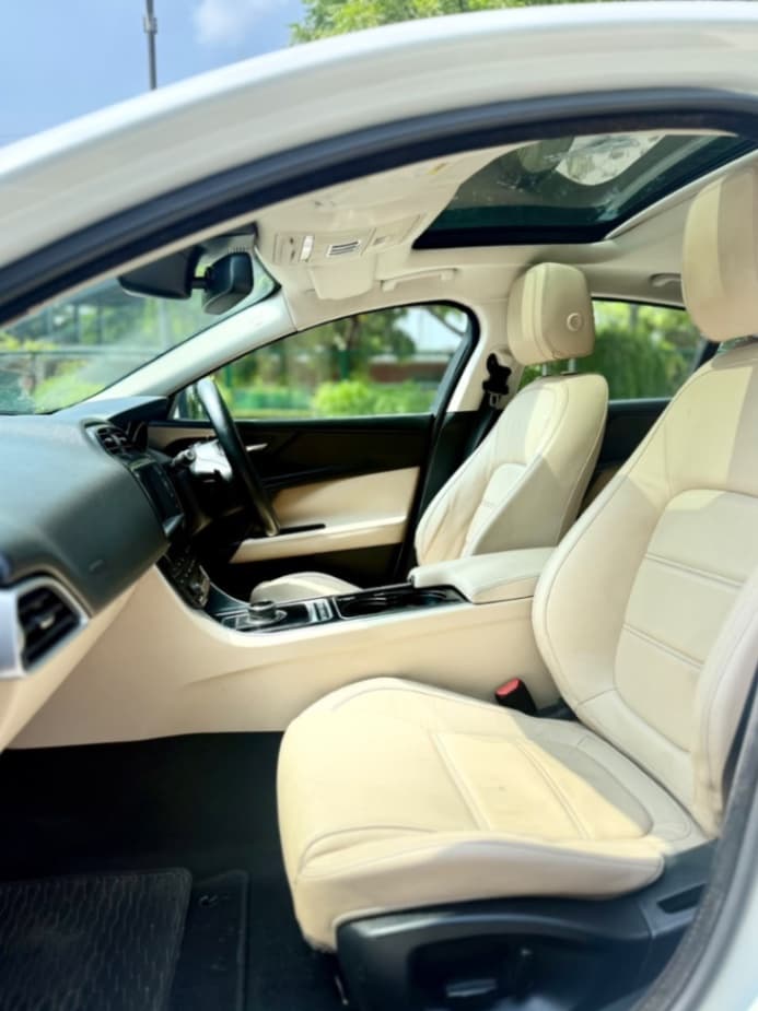 INTERIOR image for JAGUAR XE 2.0L DIESEL PRESTIGE | Hooter
