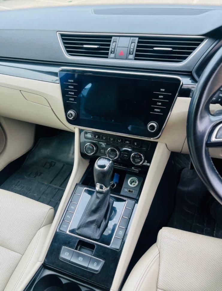 INTERIOR image for SUPERB L & K (132 KW, TSI) | Hooter