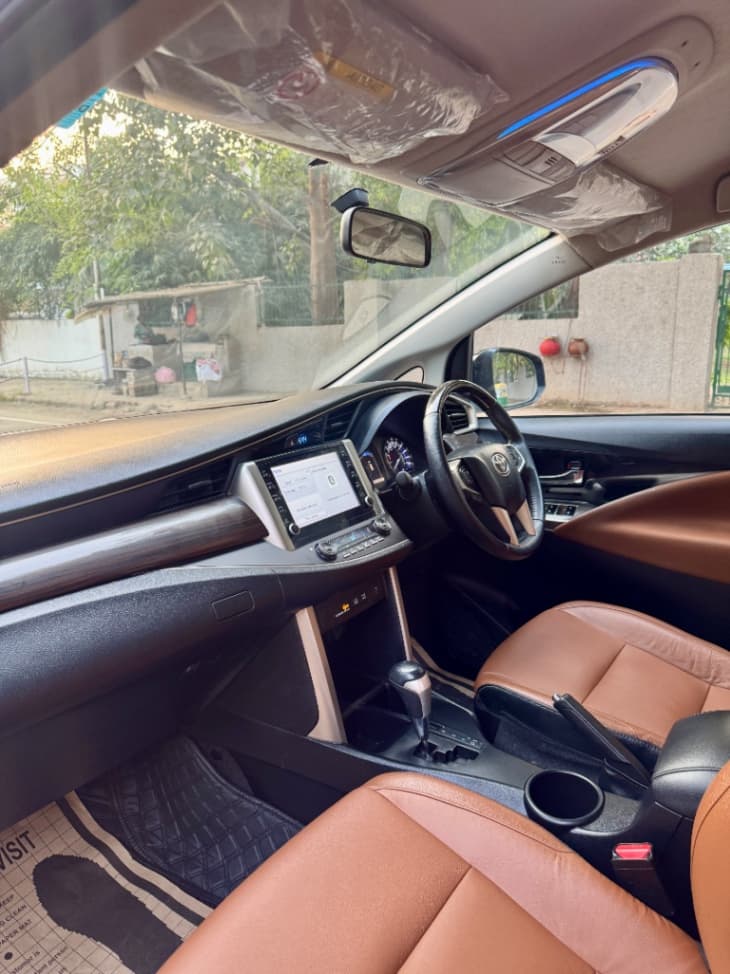 INTERIOR image for INNOVA CRYSTA 2.7Z (AT) | Hooter