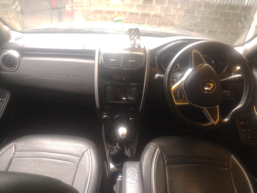 INTERIOR image for Renault duster rxz petrol 1.5 | Hooter