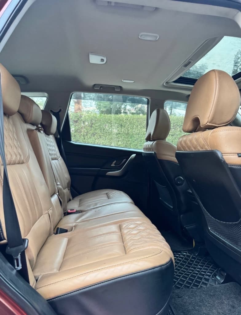 INTERIOR image for MAHINDRA XUV500 FWD W11 | Hooter
