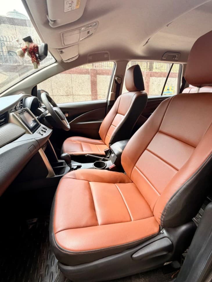 INTERIOR image for INNOVA CRYSTA 2.8 G | Hooter