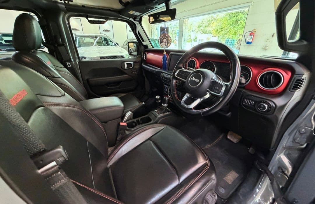 INTERIOR image for Wrangler | Hooter