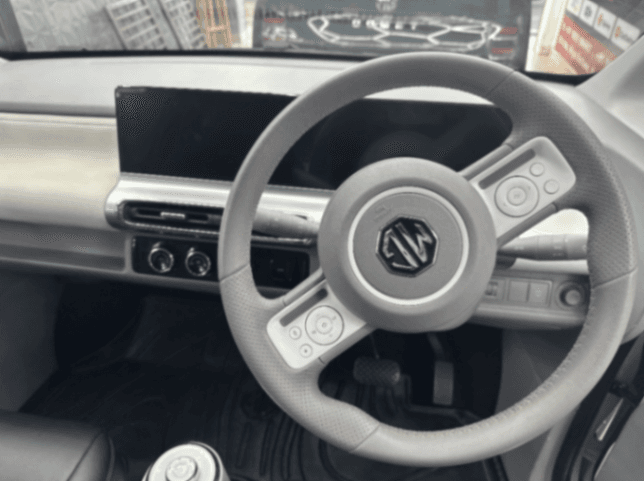 INTERIOR image for COMET EV PLAY | Hooter