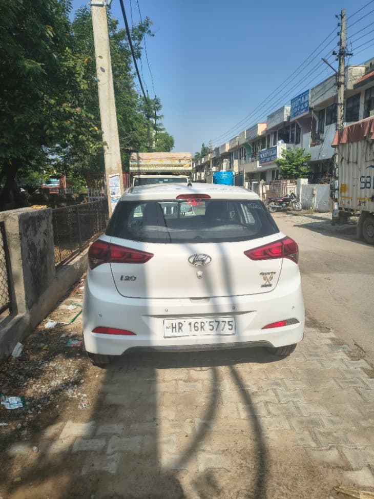 EXTERIOR image for I20 | Hooter