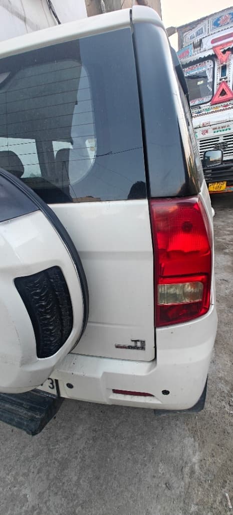 EXTERIOR image for TUV300 [2015-2019] | Hooter