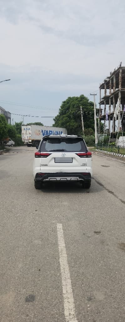 EXTERIOR image for Innova Hycross | Hooter