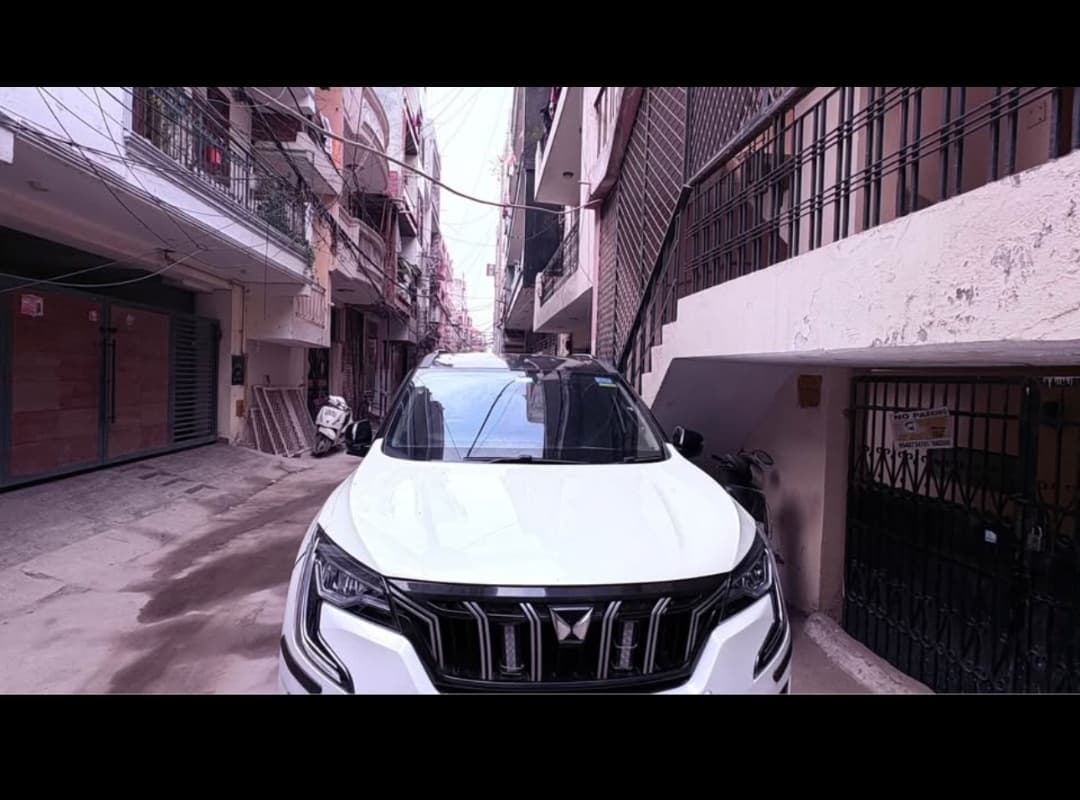 EXTERIOR image for Old Generation XUV700 | Hooter