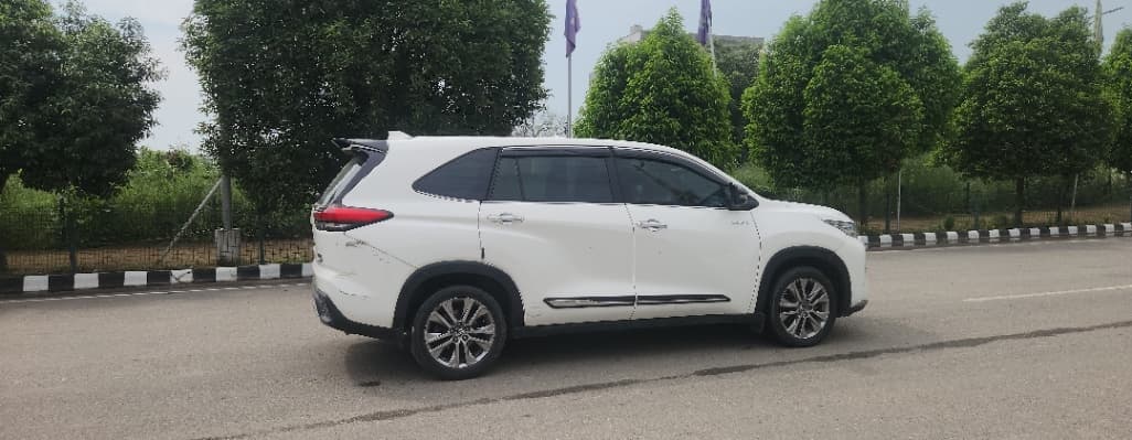 EXTERIOR image for Innova Hycross | Hooter