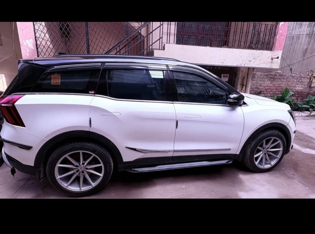 EXTERIOR image for Old Generation XUV700 | Hooter