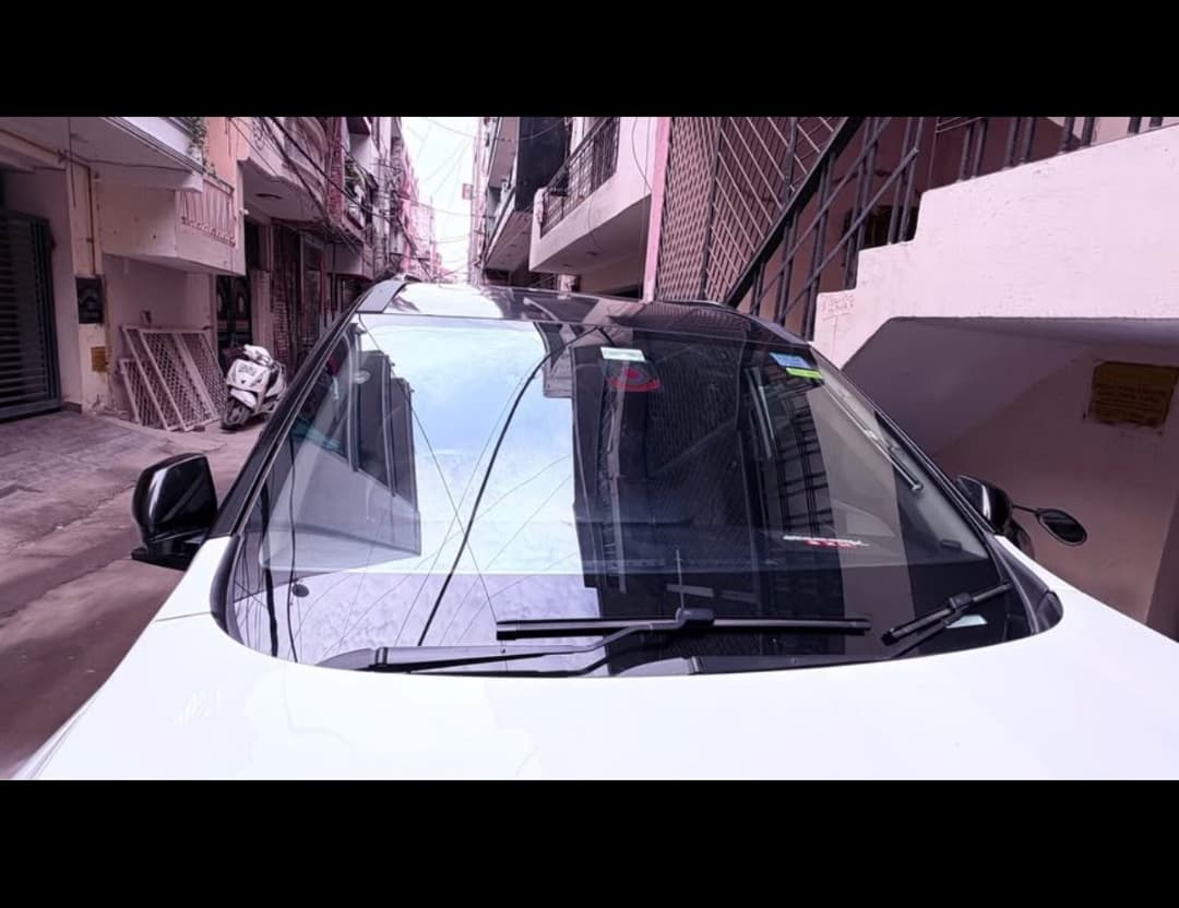EXTERIOR image for Old Generation XUV700 | Hooter