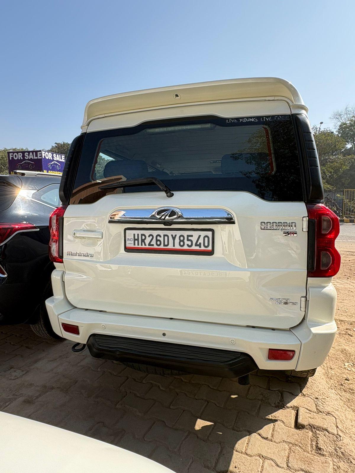 Mahindra Scorpio S11