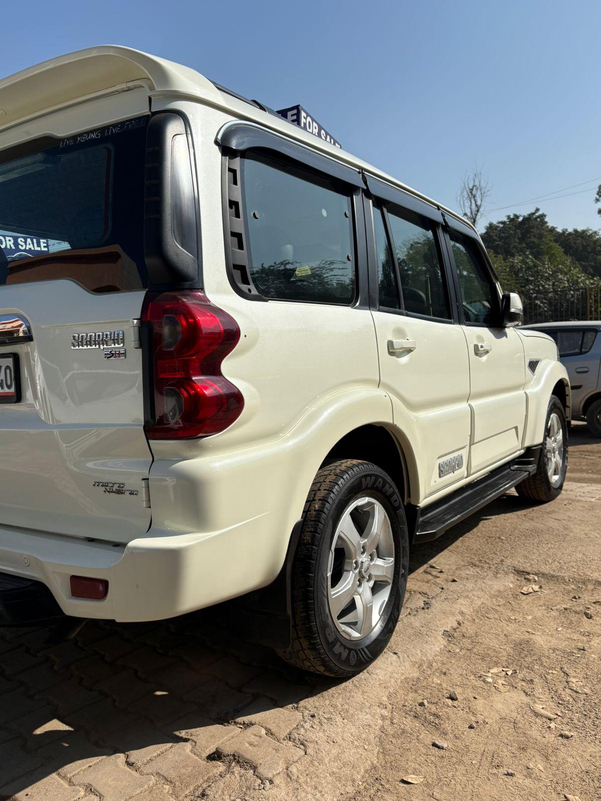 Mahindra Scorpio S11