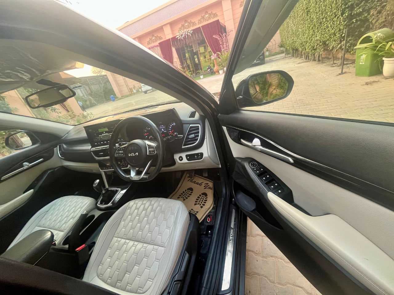 INTERIOR image for Kia SELTOS G1.5 6MT HTX | Hooter