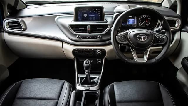 Tata Altroz [2020-2025] Dashboard