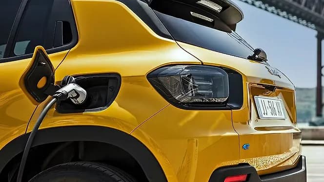 Jeep Avenger Open Fuel Lid | Hooter