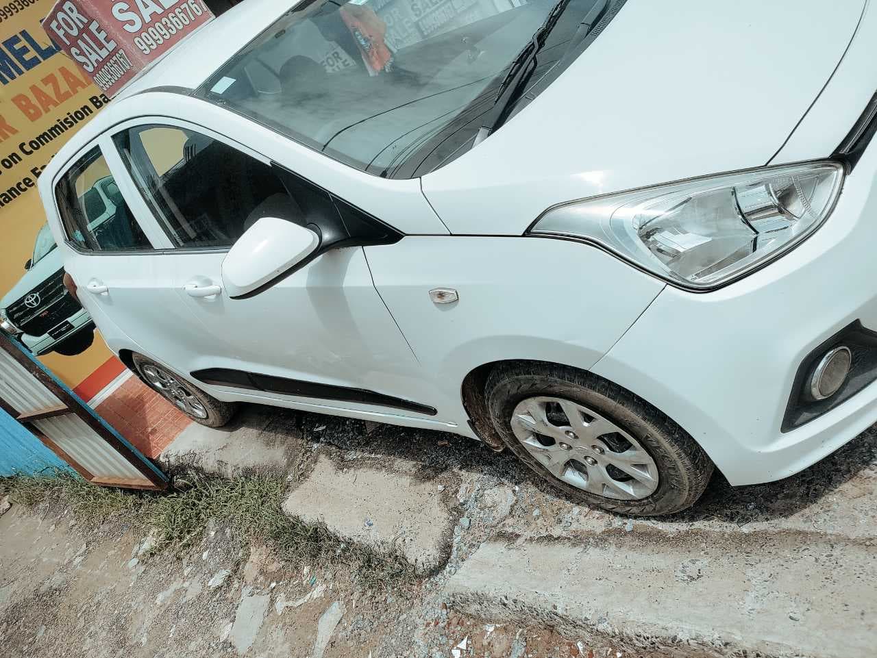 EXTERIOR image for GRAND I 10 | Hooter