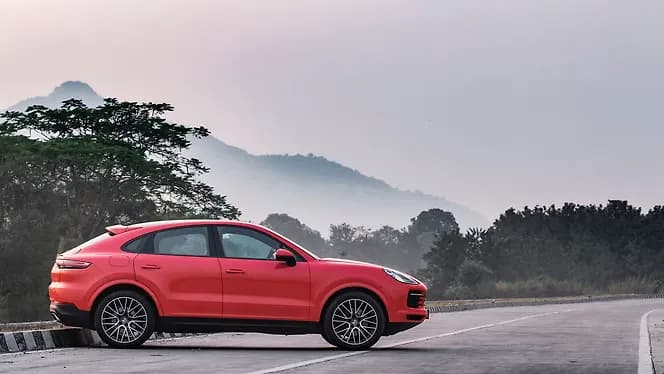 Porsche Cayenne Coupe Right Side View | Hooter