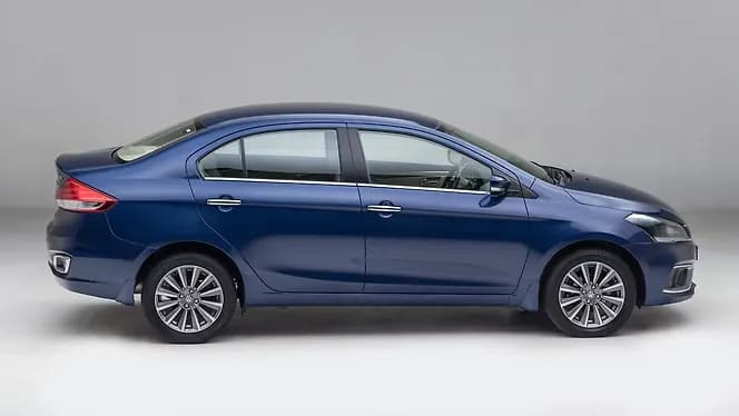 Maruti Suzuki Ciaz Right Side View