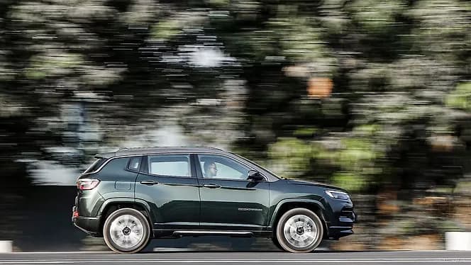 Jeep Compass Right Side View | Hooter