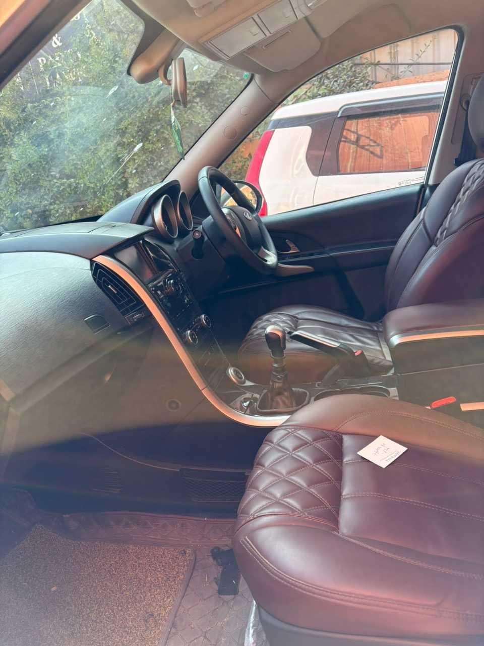 INTERIOR image for MAHINDRA XUV500 FWD W7 | Hooter