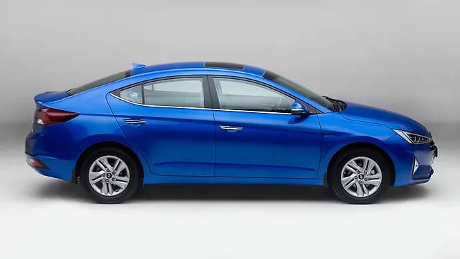Hyundai Elantra Right Side View