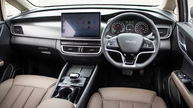 BYD eMax 7 Dashboard