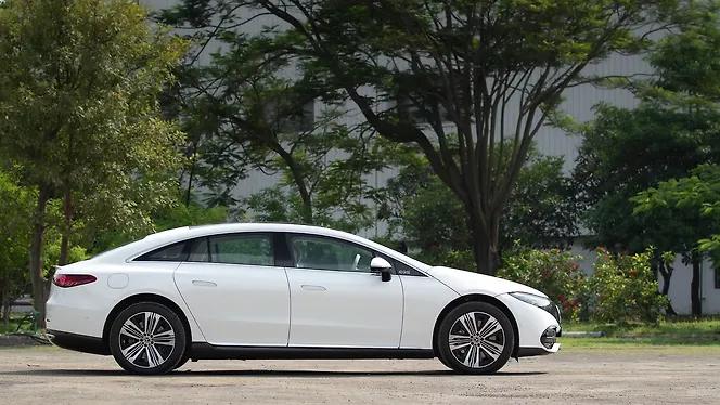 Mercedes-Benz EQS Right Side View