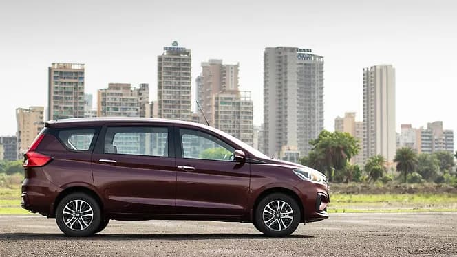 Maruti Suzuki Ertiga Right Side View | Hooter